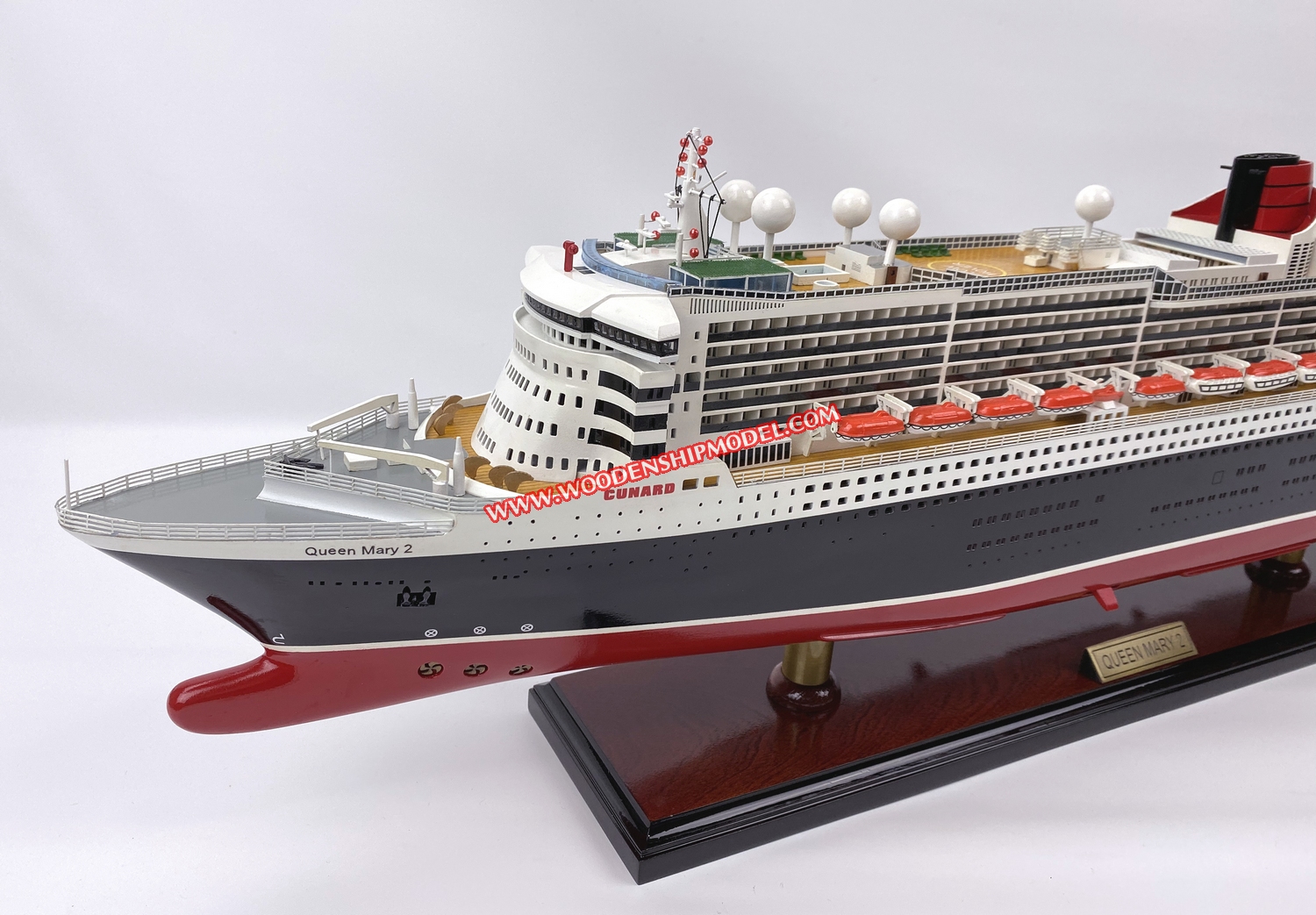 MODEL QUEEN MARY 2 DECK