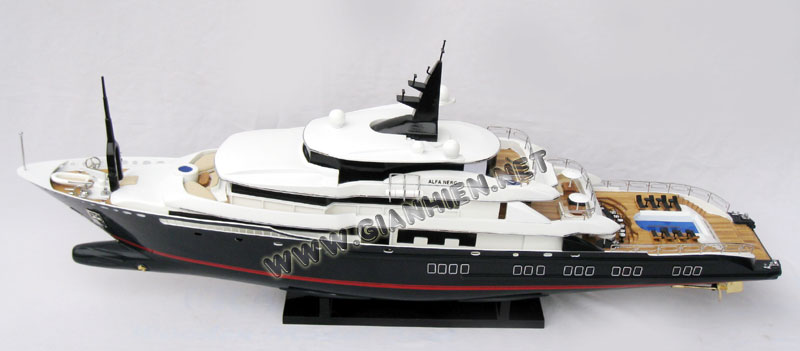 Alfa Nero deck view, ALFA NERO MODERN YACHT, yacht model Alfa Nero, Hand-crafted Alfa Nero yacht model, hand-made alfa nero model, yacht model alfa nero, display model alfa nero, yacht model for display, alfa nero cayman island yacht model, hand-made yacht model alfa nero, alfa nero for display, alfa nero luxury yacht