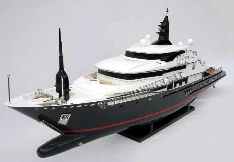 Alfa Nero bow, ALFA NERO MODERN YACHT, yacht model Alfa Nero, Hand-crafted Alfa Nero yacht model, hand-made alfa nero model, yacht model alfa nero, display model alfa nero, yacht model for display, alfa nero cayman island yacht model, hand-made yacht model alfa nero, alfa nero for display, alfa nero luxury yacht