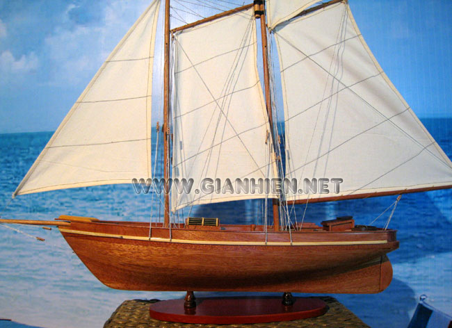 schooner America hull view