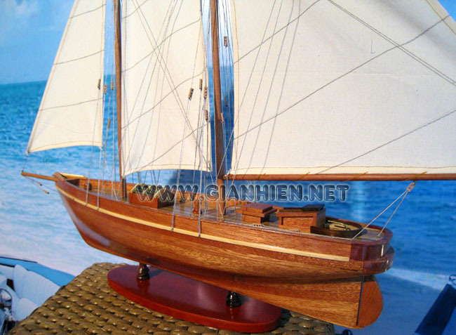 schooner America stern view