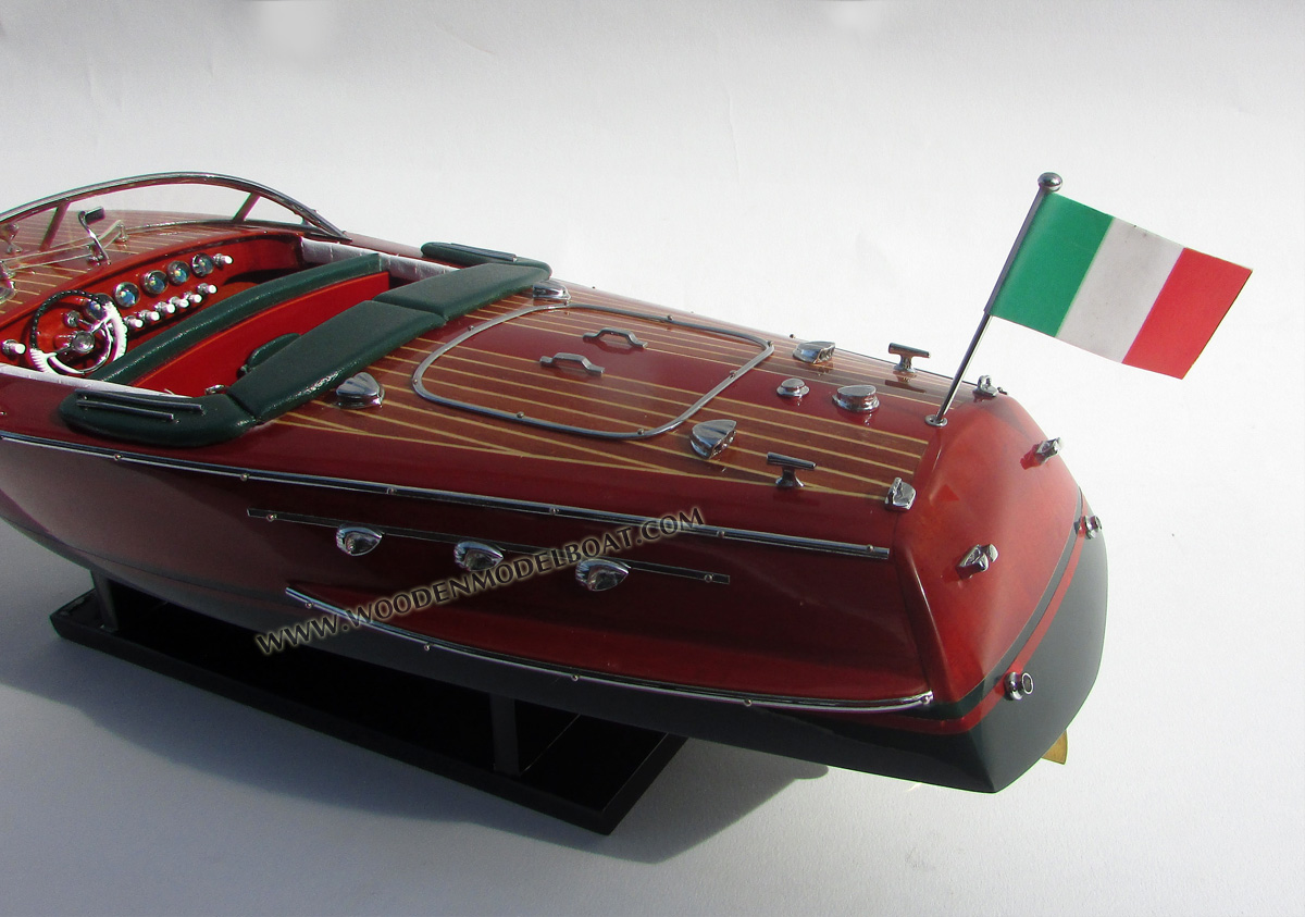 Riva Ariston stern to bow, Riva Ariston, Riva Ariston speed boat, Riva Ariston boat model, Riva Ariston wooden model boat, Riva Ariston handmade, Riva Ariston handcrafted, Italia boats, handcrafted Riva Ariston, Quality model boat Riva Ariston, scale model boat Riva Ariston, display model boat Riva Ariston, wooden model boat