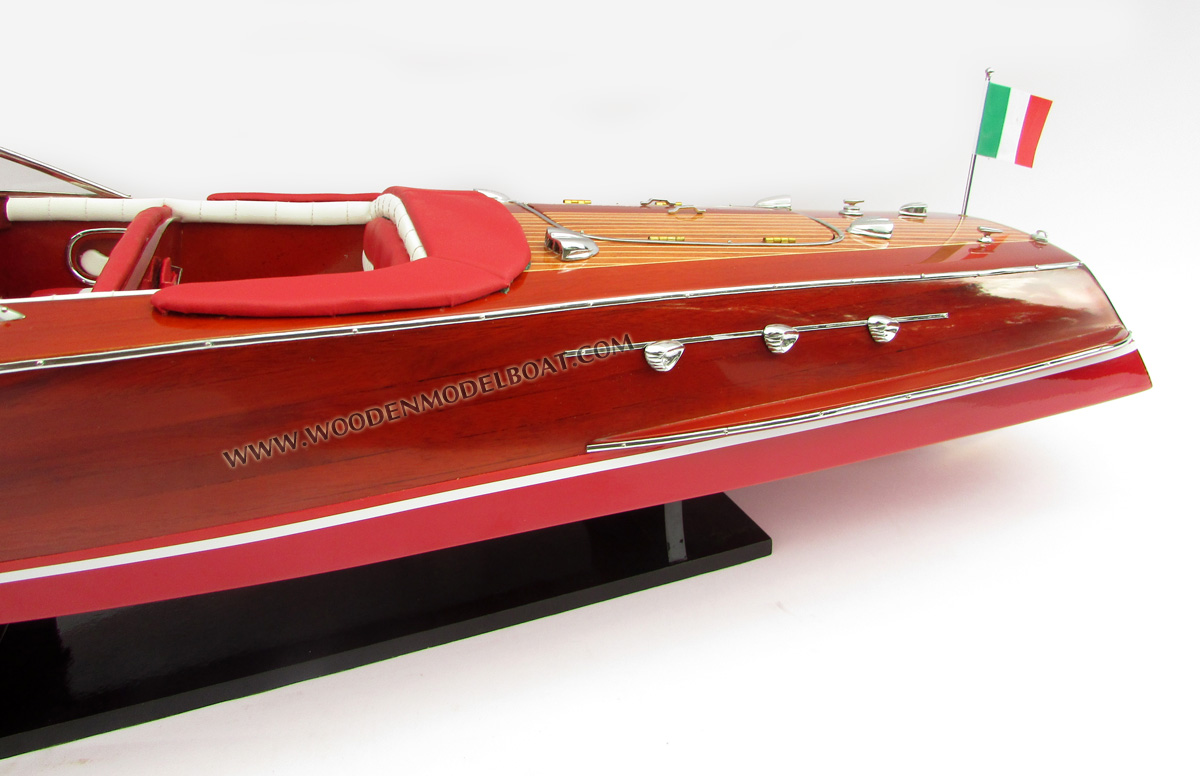 Riva Ariston cockpit, Riva Ariston, Riva Ariston speed boat, Riva Ariston boat model, Riva Ariston wooden model boat, Riva Ariston handmade, Riva Ariston handcrafted, Italia boats, handcrafted Riva Ariston, Quality model boat Riva Ariston, scale model boat Riva Ariston, display model boat Riva Ariston, wooden model boat