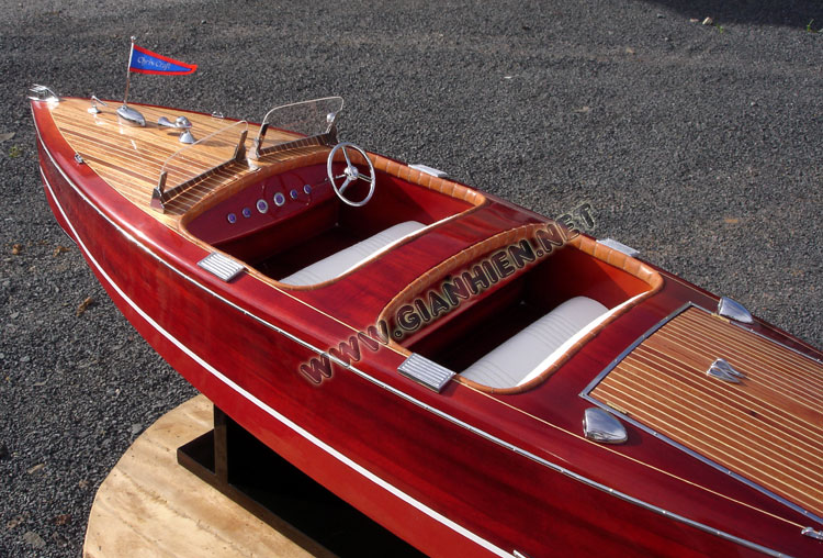 Chris Craft 1940 cockpit, Chris Craft barrel back 1940, wooden model boat CHRIS CRAFT 1940, Chris Craft 1940 wooden model boat, Chris Craft 1940 American speed boat, Chris Craft 1940 custom model boat, model boat runabout 1940, wooden model boat CHRIS CRAFT runabout 1940, chris craft runabout model boat, handcrafted Chirs Craft model boat, woodenmodelboat chris craft, chris craft model for display, chris craft boat, american chris craft model boat, 1940 19' Chris Craft Barrel Back Runabout. model chris craft barrel back, Classic Chris Craft Barrel Back 1940's RC ready