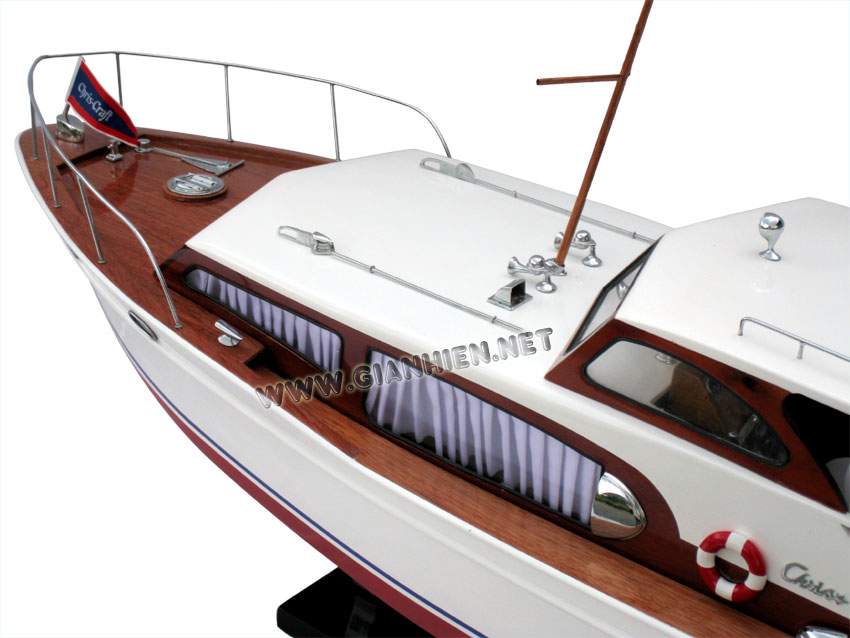 Chris Craft Cabin Cruiser front deck view