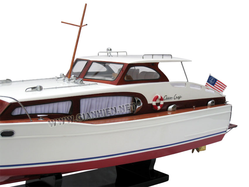 Chris Craft Cabin Cruiser 