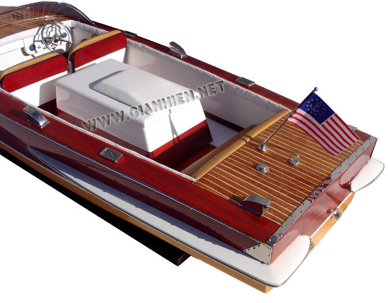 CHRIS CRAFT HOLIDAY STERN