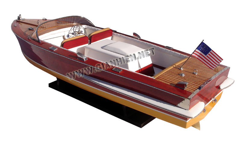 CHRIS CRAFT HOLIDAY MODEL BOAT