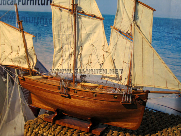  LE COUREUR bateaux en bois