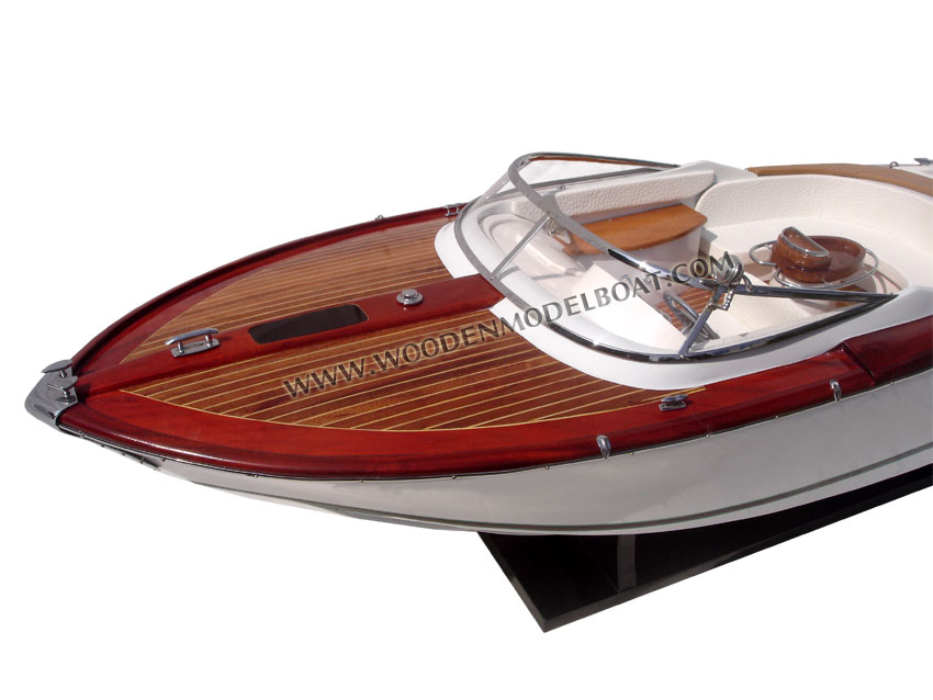 Wooden model RIVA GUCCI 2011