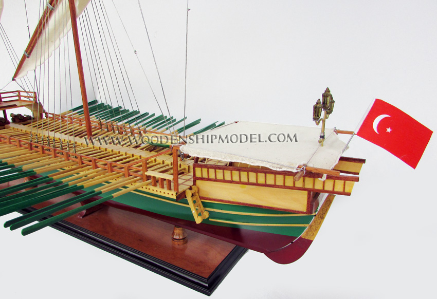 Bastarde ship model stern view