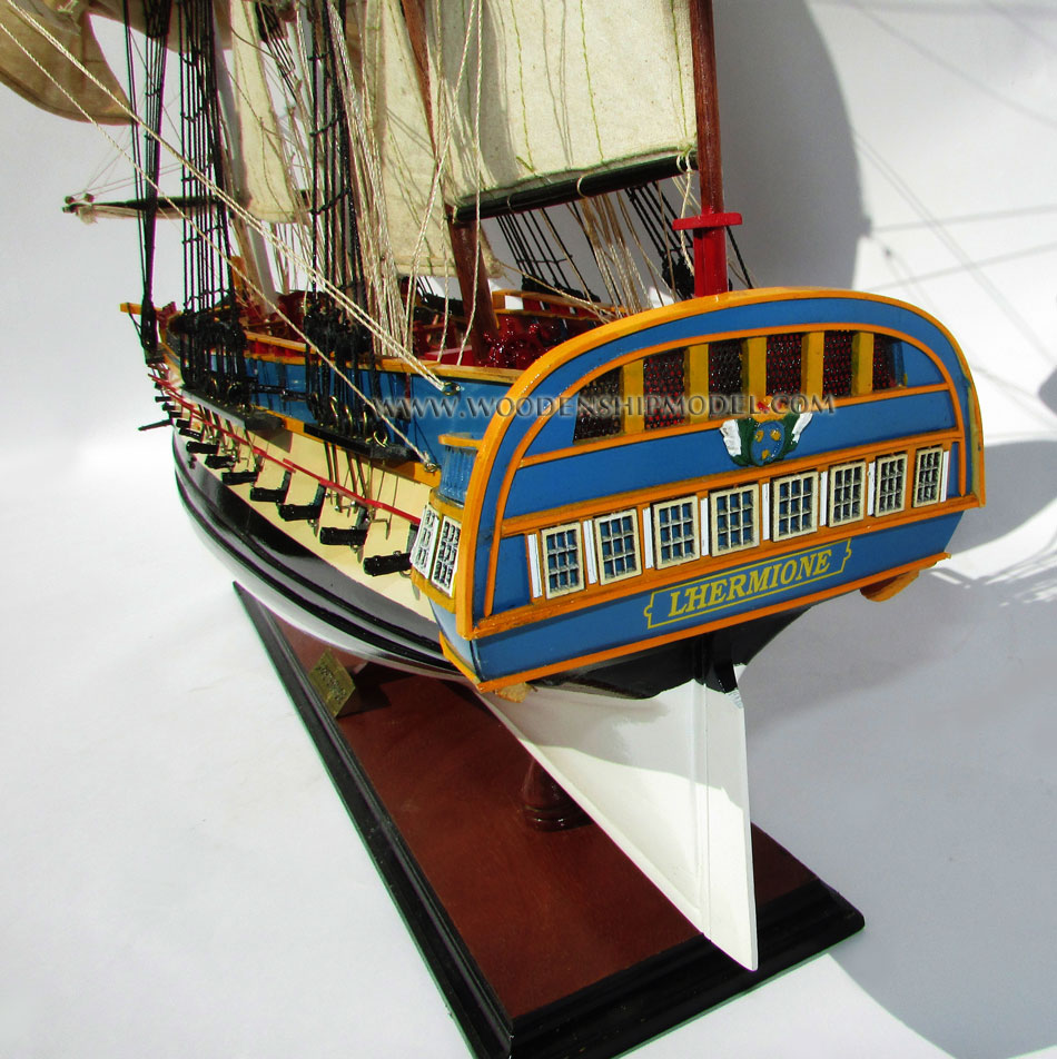 Quality Wooden ship model La Fayette Hermione ready for display