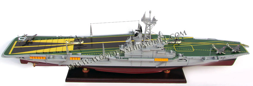 Karel Doorman Aircraft Carrier Model Ready for display - Karel Doorman Vliegdekschip model klaar voor vertoning