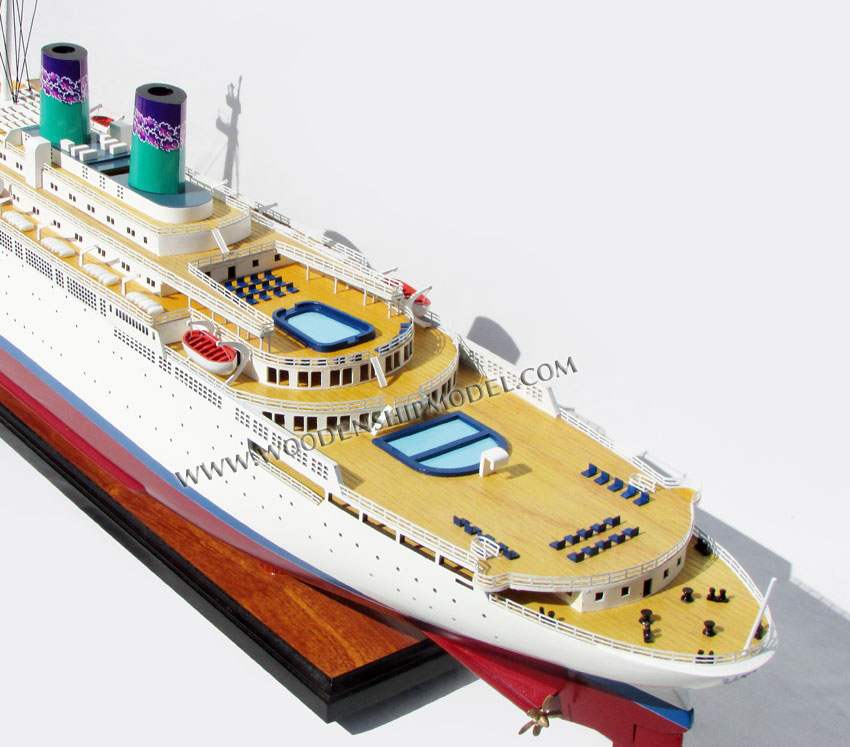 SS Independence - Oceanic Ship Model