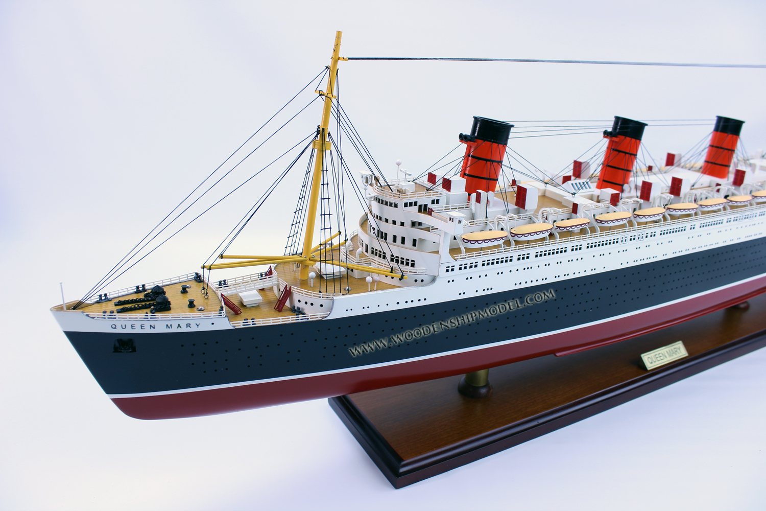 RMS Queen Mary scale model ship, wooden ship model RMS Queen Mary, quality model ship RMS Queen Mary, RMS Queen Mary model ready for display, display model ship RMS Queen Mary, scale model ship RMS Queen Mary, high quality ship model RMS Queen Mary, cunard ship models