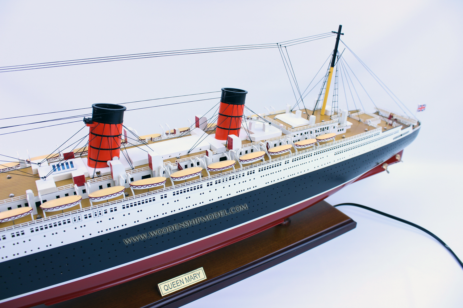 RMS Queen Mary scale model ship, wooden ship model RMS Queen Mary, quality model ship RMS Queen Mary, RMS Queen Mary model ready for display, display model ship RMS Queen Mary, scale model ship RMS Queen Mary, high quality ship model RMS Queen Mary, cunard ship models