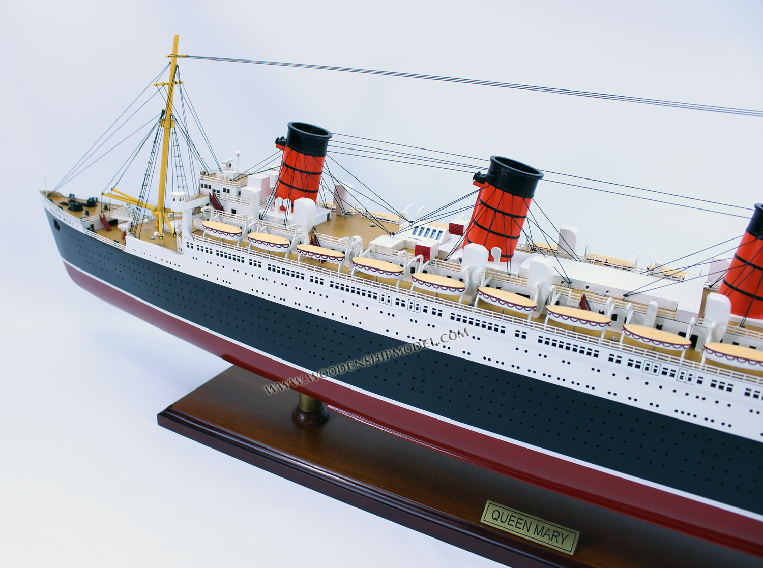 RMS Queen Mary scale model ship, wooden ship model RMS Queen Mary, quality model ship RMS Queen Mary, RMS Queen Mary model ready for display, display model ship RMS Queen Mary, scale model ship RMS Queen Mary, high quality ship model RMS Queen Mary, cunard ship models