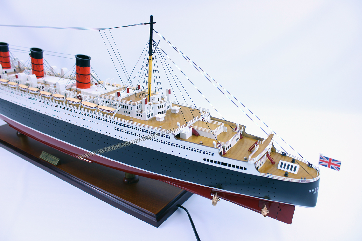 RMS Queen Mary scale model ship, wooden ship model RMS Queen Mary, quality model ship RMS Queen Mary, RMS Queen Mary model ready for display, display model ship RMS Queen Mary, scale model ship RMS Queen Mary, high quality ship model RMS Queen Mary, cunard ship models