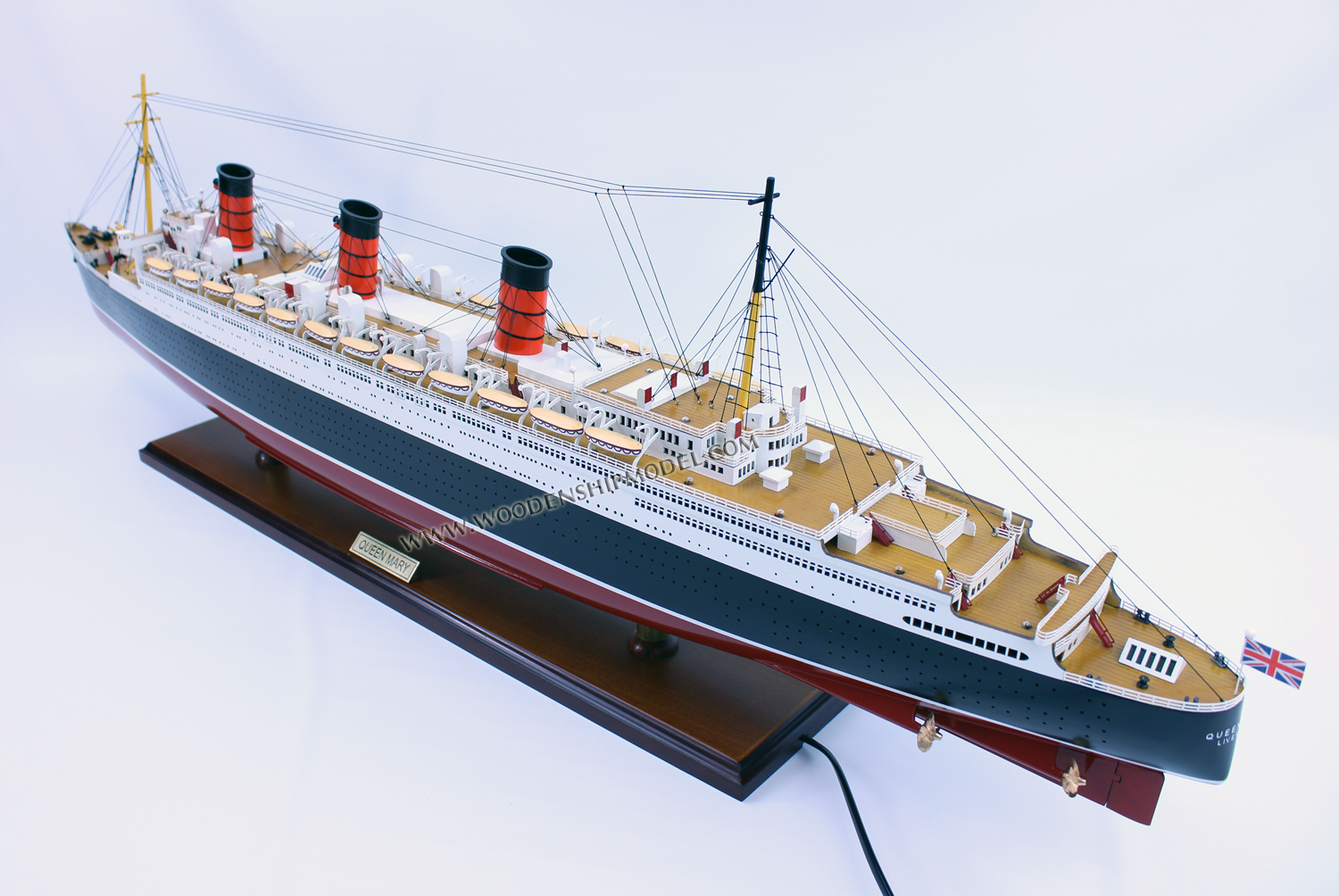 RMS Queen Mary scale model ship, wooden ship model RMS Queen Mary, quality model ship RMS Queen Mary, RMS Queen Mary model ready for display, display model ship RMS Queen Mary, scale model ship RMS Queen Mary, high quality ship model RMS Queen Mary, cunard ship models