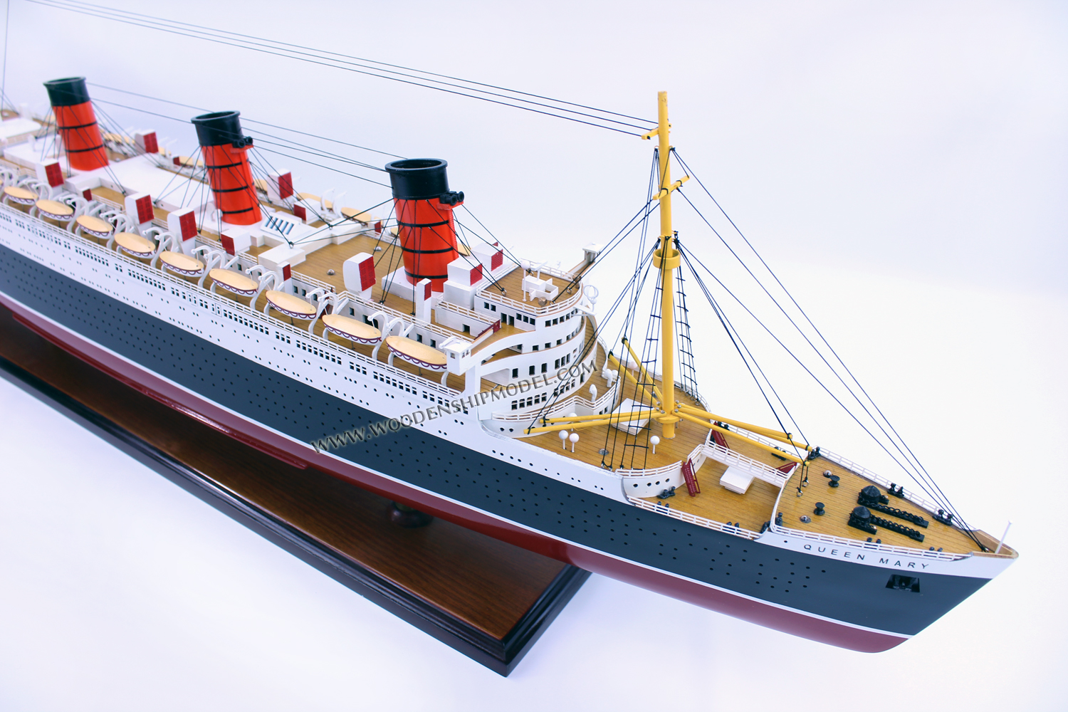 RMS Queen Mary scale model ship, wooden ship model RMS Queen Mary, quality model ship RMS Queen Mary, RMS Queen Mary model ready for display, display model ship RMS Queen Mary, scale model ship RMS Queen Mary, high quality ship model RMS Queen Mary, cunard ship models