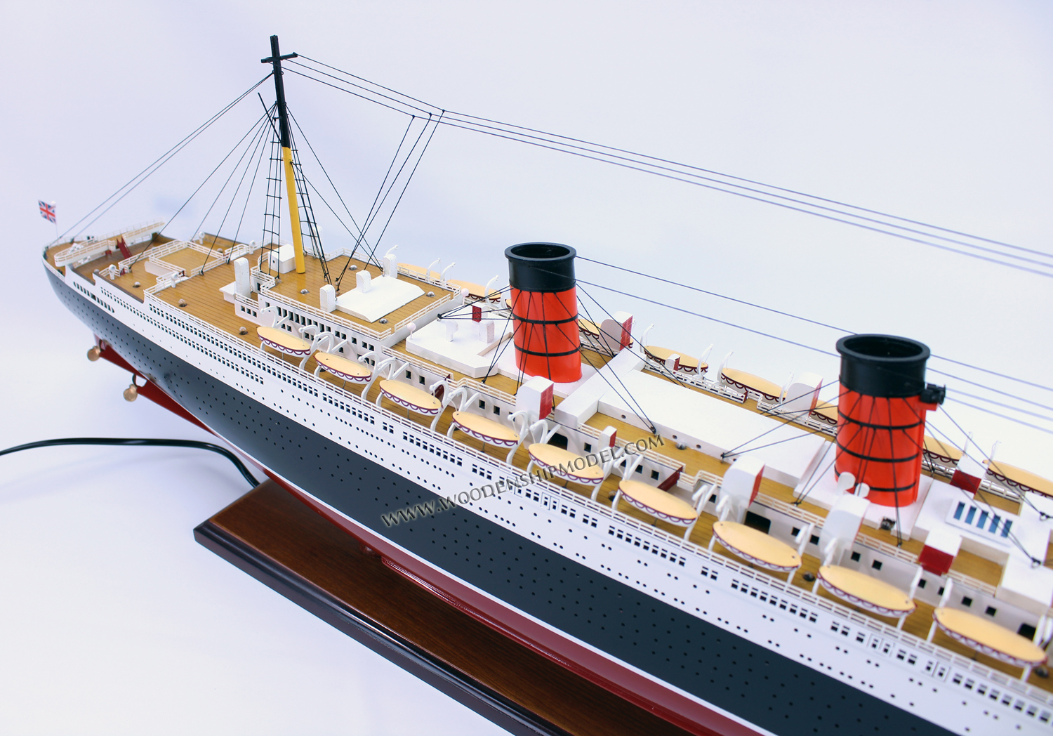 RMS Queen Mary scale model ship, wooden ship model RMS Queen Mary, quality model ship RMS Queen Mary, RMS Queen Mary model ready for display, display model ship RMS Queen Mary, scale model ship RMS Queen Mary, high quality ship model RMS Queen Mary, cunard ship models