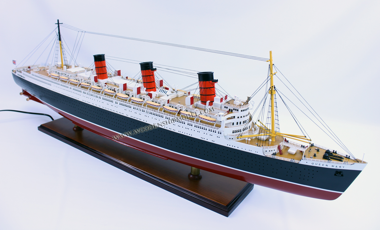 RMS Queen Mary scale model ship, wooden ship model RMS Queen Mary, quality model ship RMS Queen Mary, RMS Queen Mary model ready for display, display model ship RMS Queen Mary, scale model ship RMS Queen Mary, high quality ship model RMS Queen Mary, cunard ship models