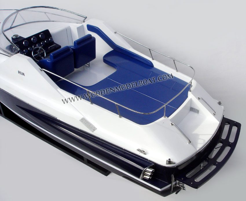 Riva 2000 stern