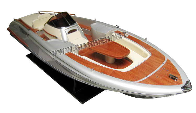 Model Riva Sunriva bow view