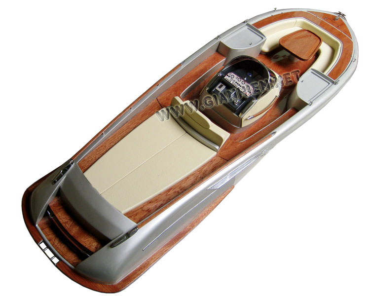 Model Riva Sunriva deck and stern view