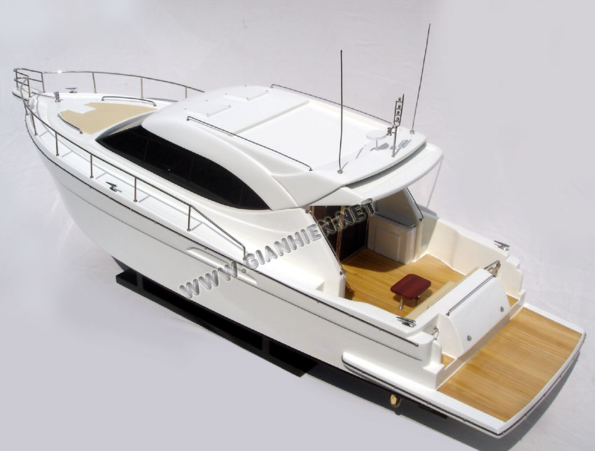 Riviera 3600 Sport Yacht