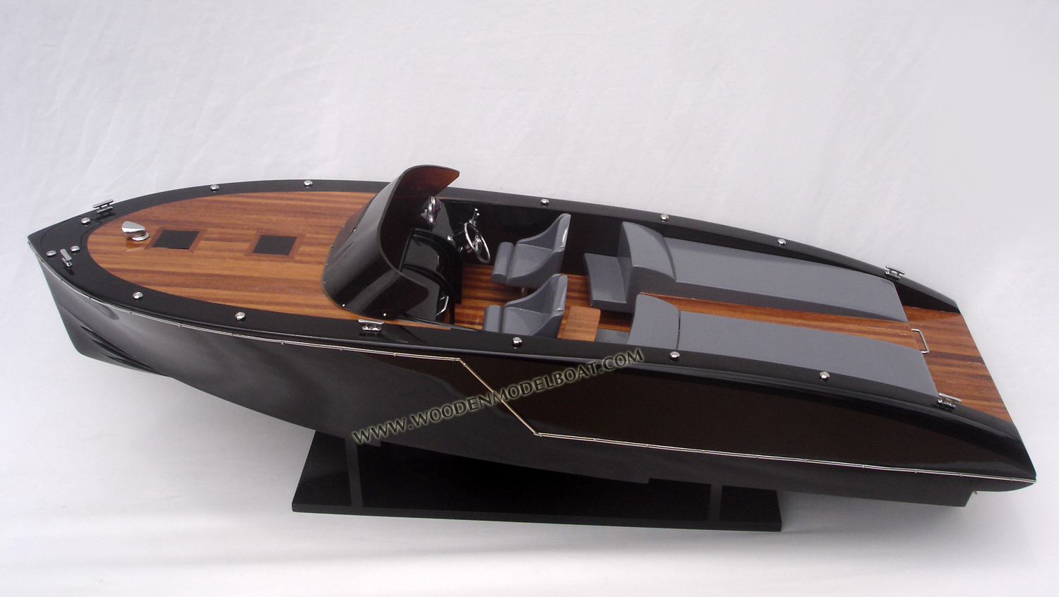 Handcrafted Model Yacht Sunseeker 68