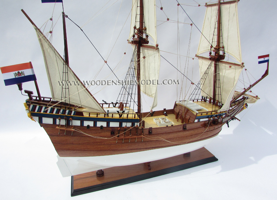 Duyfken Ship Model, Duyfken, Duyfken tall ship, Duyfken historic ship, Duyfken wooden model ship, Duyfken model handicrafted ship, Duyfken model handicraft boat, wooden model boat handicraft Duyfken, Duyfken model historic ship, Duyfken model handicrafted ship