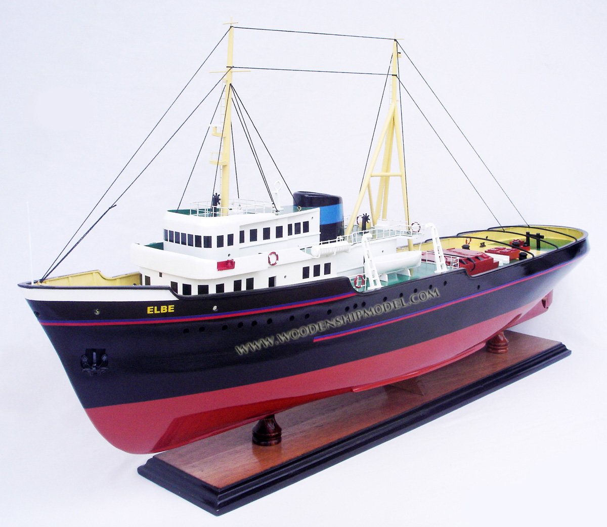 Elbe model boat, Elbe museum ship, Elbe Netherlands, Elbe tugboat model, model tug boat Elbe, Elbe ship model ready for display, Elbe Ocean-going Tug, Elbe Rotterdam model ship, Elbe Rotterdam model tug boat, towing boat Elbe model, handcrafted Elbe tug boat model, wooden model tug boat Elbe, wooden ship model Elbe