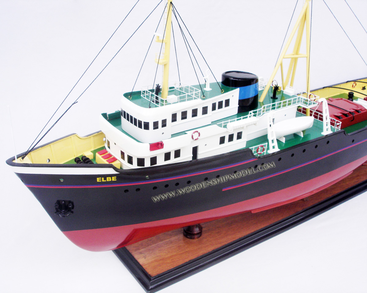 Elbe model boat, Elbe museum ship, Elbe Netherlands, Elbe tugboat model, model tug boat Elbe, Elbe ship model ready for display, Elbe Ocean-going Tug, Elbe Rotterdam model ship, Elbe Rotterdam model tug boat, towing boat Elbe model, handcrafted Elbe tug boat model, wooden model tug boat Elbe, wooden ship model Elbe