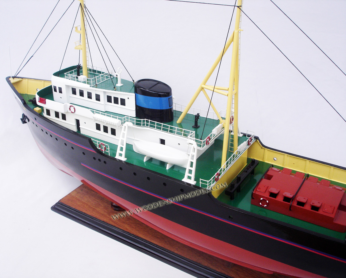 Elbe model boat, Elbe museum ship, Elbe Netherlands, Elbe tugboat model, model tug boat Elbe, Elbe ship model ready for display, Elbe Ocean-going Tug, Elbe Rotterdam model ship, Elbe Rotterdam model tug boat, towing boat Elbe model, handcrafted Elbe tug boat model, wooden model tug boat Elbe, wooden ship model Elbe