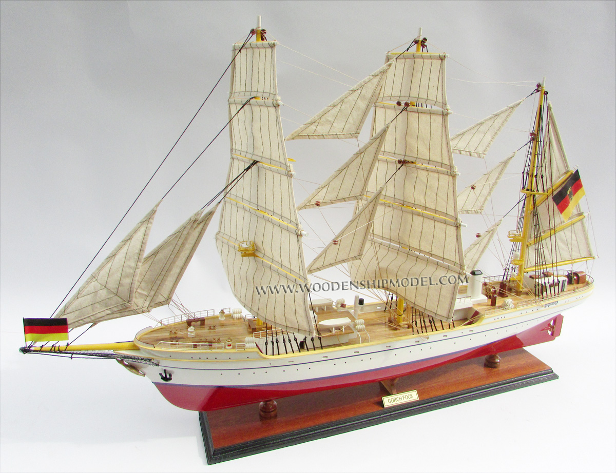 Gorch Fock bow deck