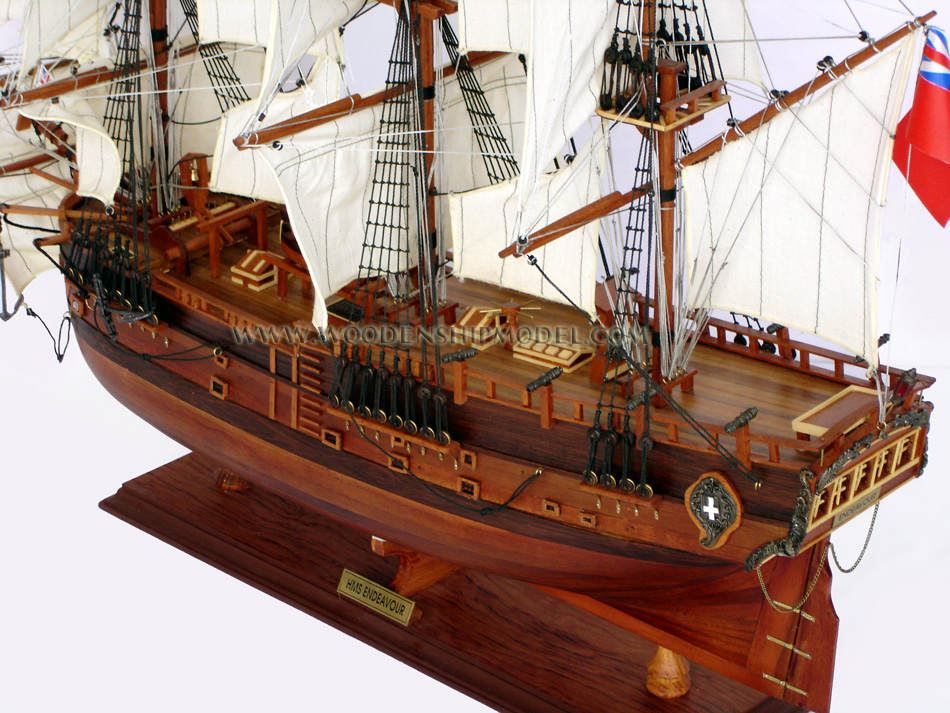 MODEL HM BARK ENDEAVOUR DECK, HMS Endeavour, HMS Endeavour tall ship, HMS Endeavour historic ship, HMS Endeavour wooden model ship handicraft, HMS Endeavour American model ship, model English historic ship HMS Endeavour, HM Bark Endeavour ship model