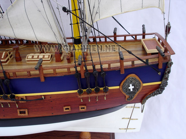 HMS Endeavour James Cook ship model, HMS Endeavour tall ship, HMS Endeavour historic ship, HMS Endeavour wooden model ship handicraft, HMS Endeavour Australian model ship, model English historic ship HMS Endeavour, HM Bark Endeavour ship model, wooden ship model HMS Endeavour, Handcrafted ship model HMS Endeavour, wooden model boat