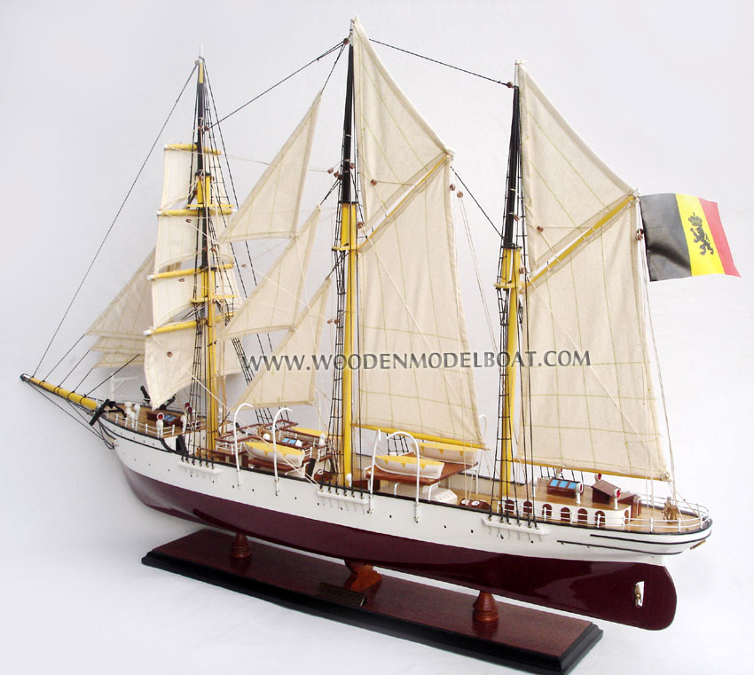 Bateau on bois model Mercator