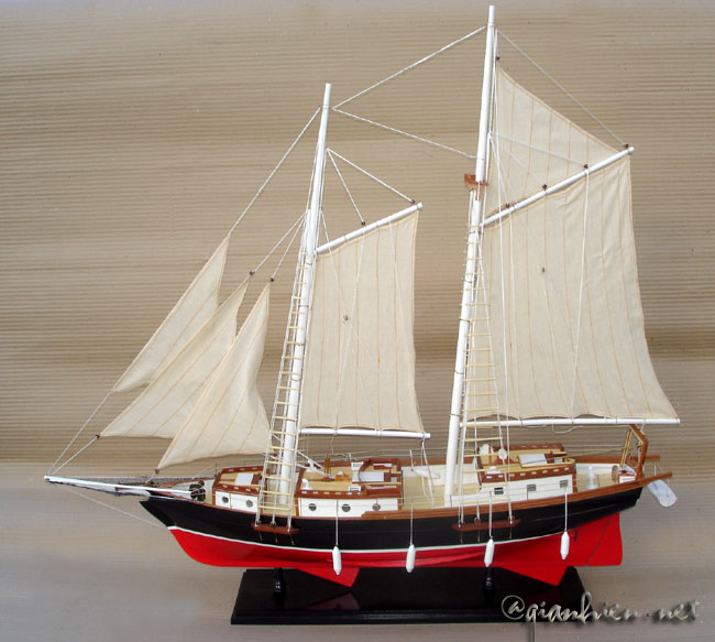 NATHANAEL MODEL YACHT BOAT