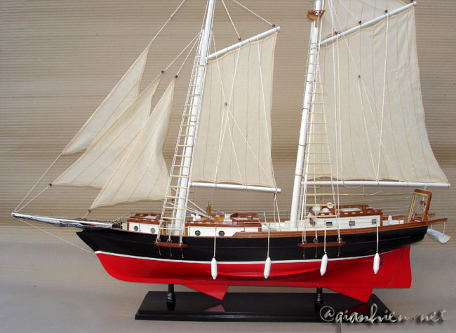 NATHANAEL MODEL YACHT BOAT - HULL