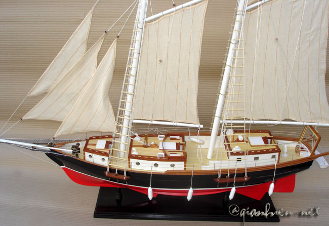 NATHANAEL MODEL YACHT BOAT - DECK