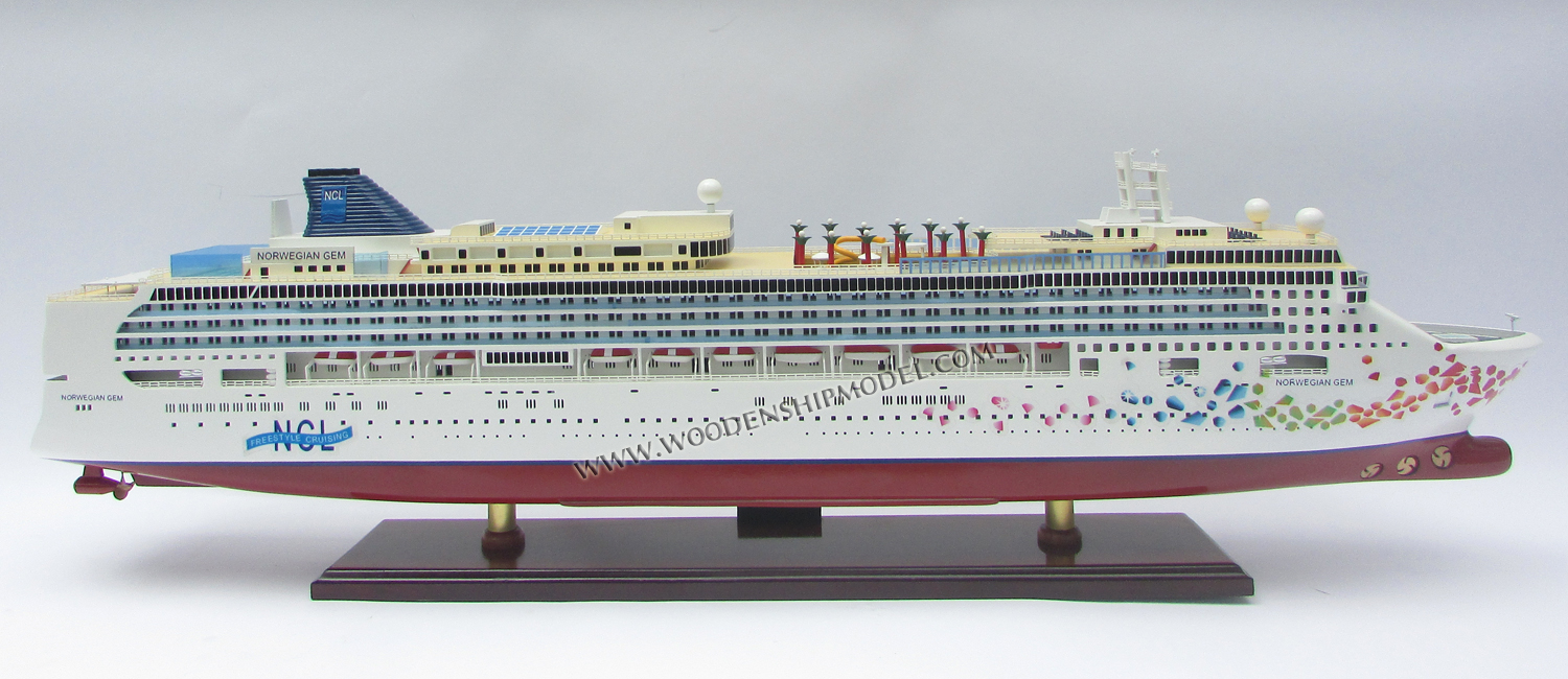 Model cruise ship Norwegian Gem