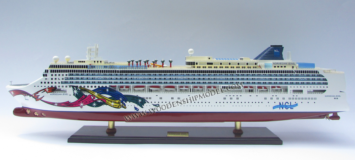 Norwegian Jewel Model Ship