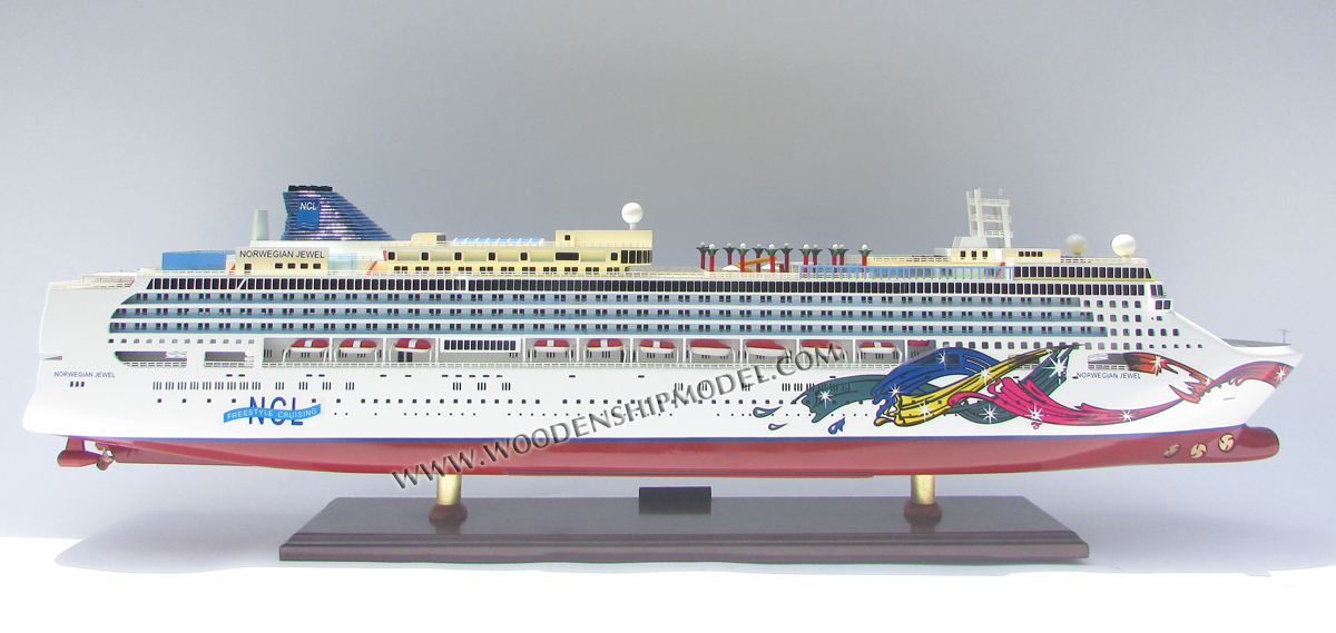 Norwegian Jewel Deck