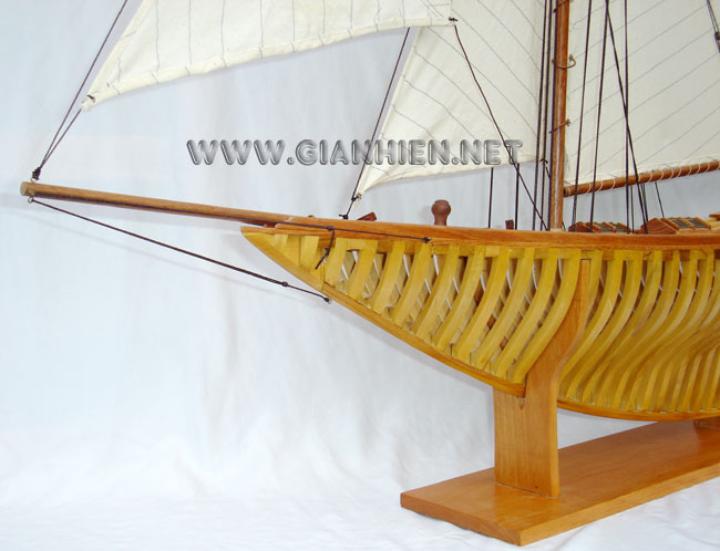 Model Yacht Penduick Bow