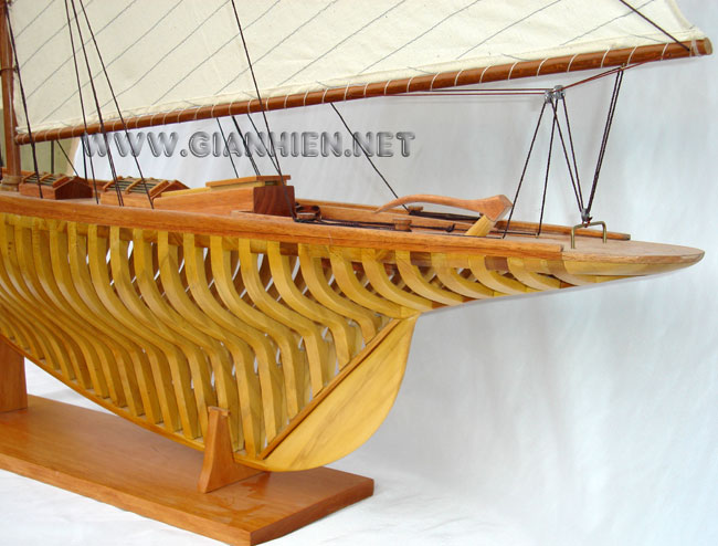 Model Yacht Penduick Stern