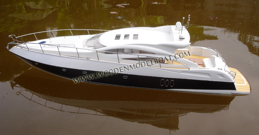 RC Model Sunseeker Predator 62