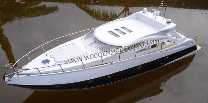 RC Sunseeker Model