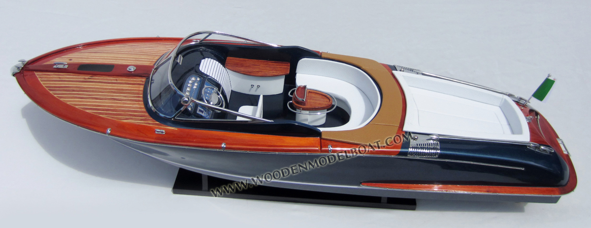 Riva Aquariva model